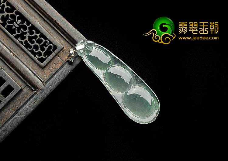 冰种晴水缅甸翡翠A货四季豆挂件