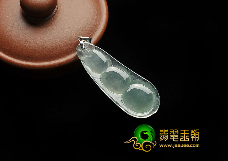 冰种晴水缅甸翡翠A货四季豆挂件