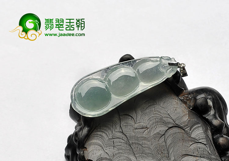 冰种晴水缅甸翡翠A货四季豆挂件