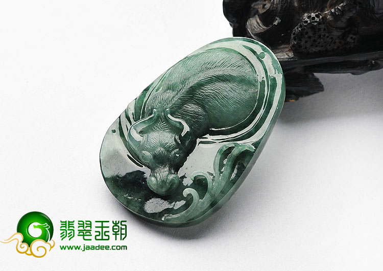 糯冰种飘花缅甸翡翠A货牛气冲天挂件