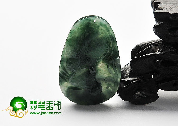 糯冰种飘花缅甸翡翠A货牛气冲天挂件