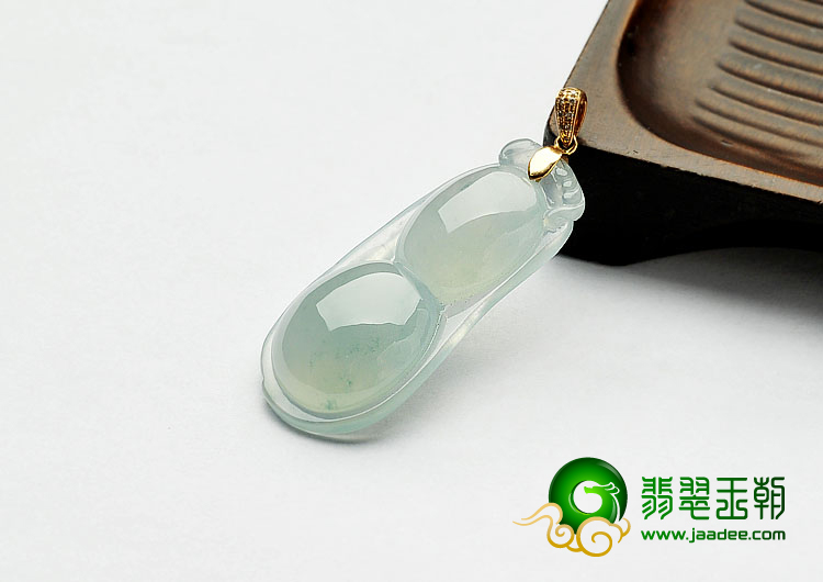 冰种晴水缅甸翡翠A货四季豆挂件