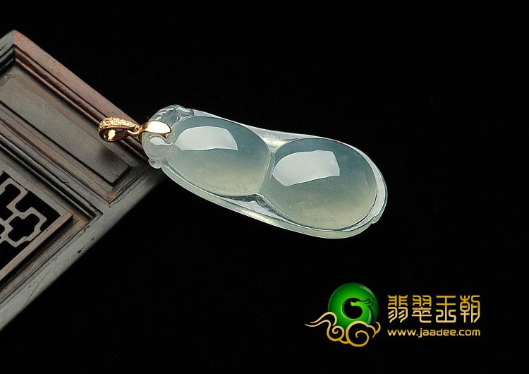 冰种晴水缅甸翡翠A货四季豆挂件