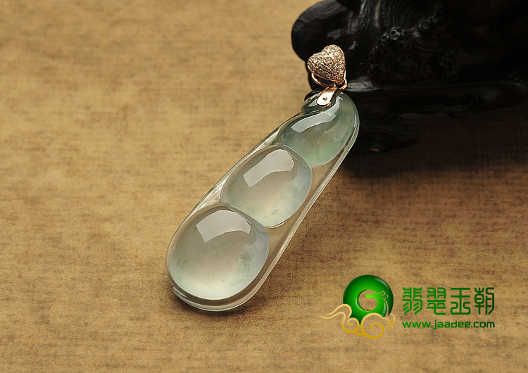 冰种飘花缅甸翡翠A货四季豆挂件