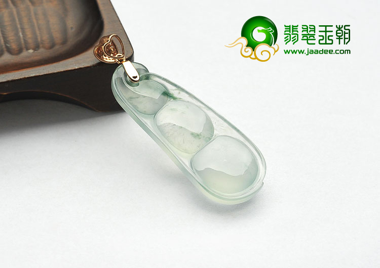 冰种飘花缅甸翡翠A货四季豆挂件