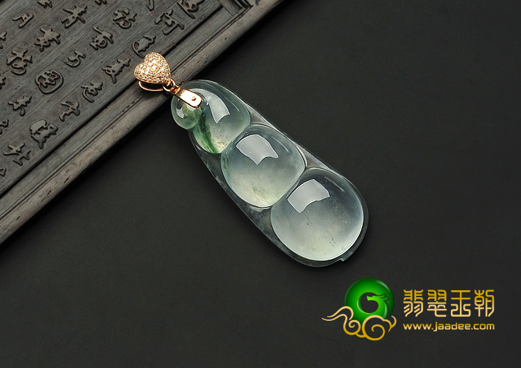 冰种飘花缅甸翡翠A货四季豆挂件