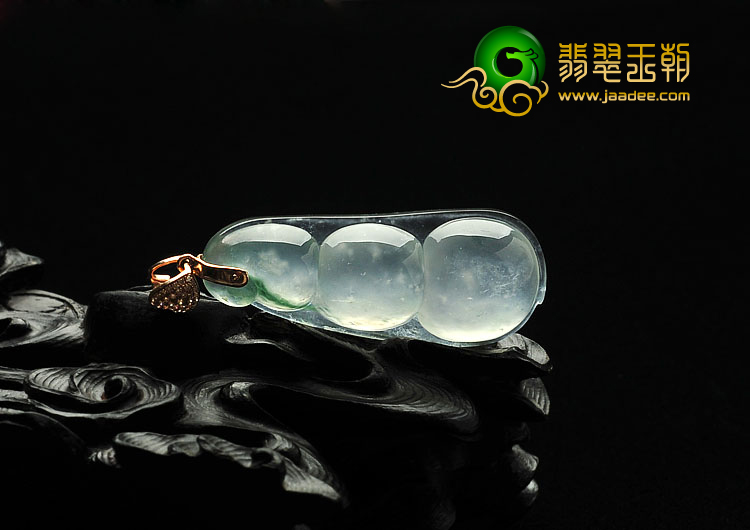 冰种飘花缅甸翡翠A货四季豆挂件