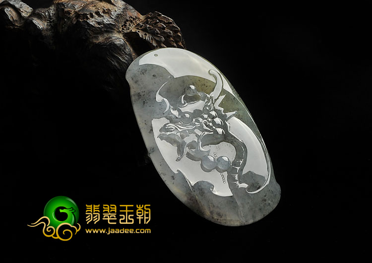冰种黄翡墨色缅甸翡翠A货龙牌挂件