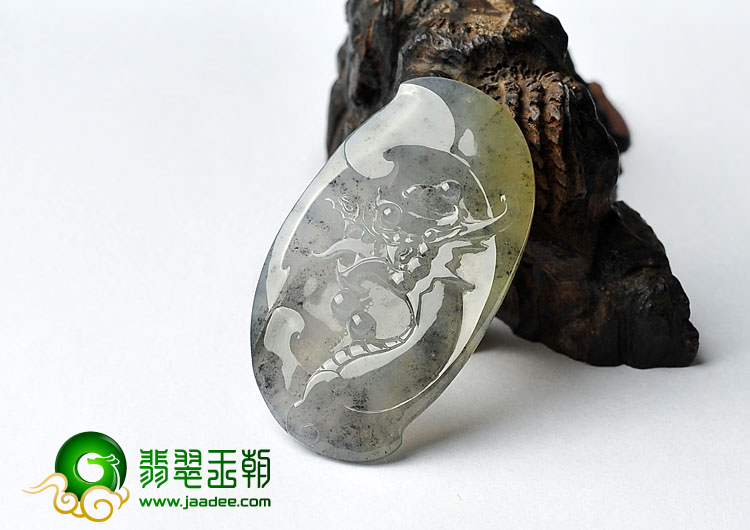 冰种黄翡墨色缅甸翡翠A货龙牌挂件