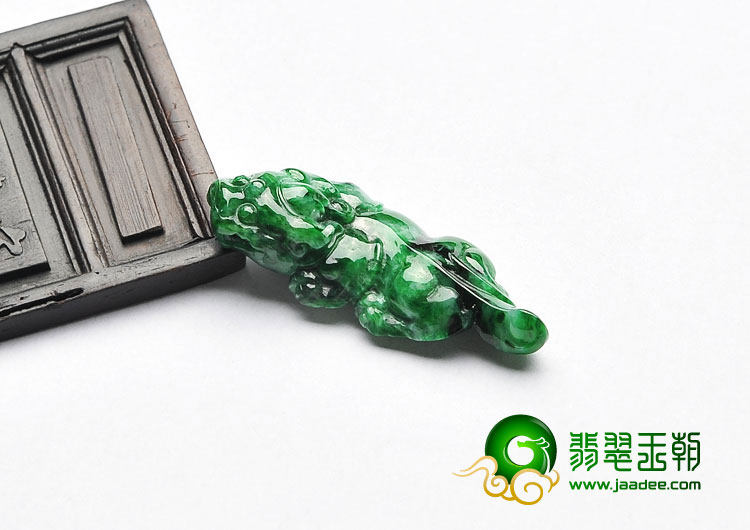 细糯种癣加绿缅甸翡翠A货貔貅挂件