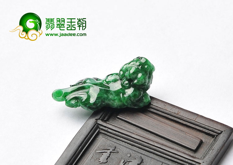 细糯种癣加绿缅甸翡翠A货貔貅挂件