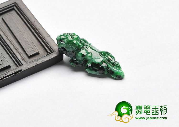 细糯种癣加绿缅甸翡翠A货貔貅挂件