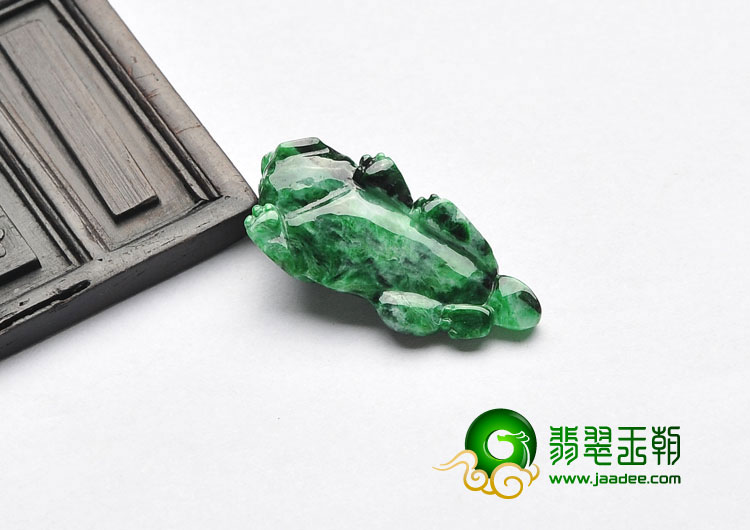 细糯种癣加绿缅甸翡翠A货貔貅挂件