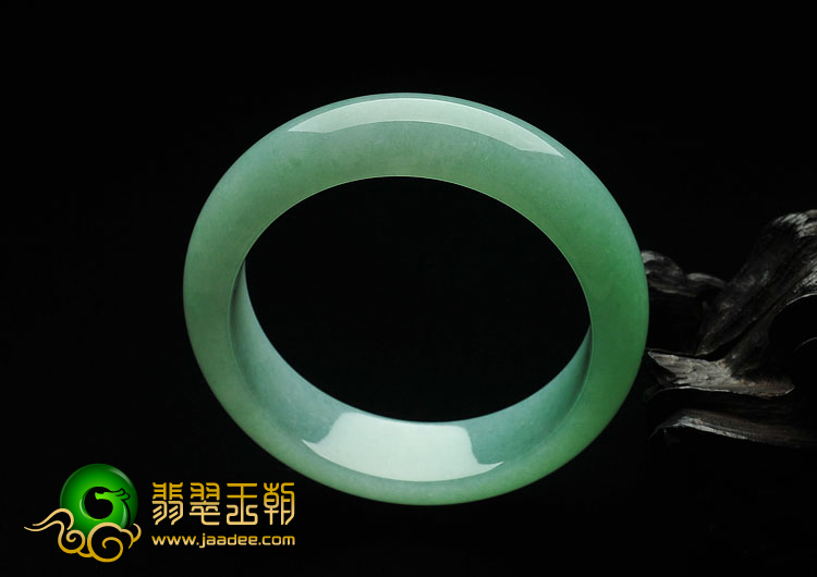 糯冰种豆色缅甸翡翠A货手镯（58.3mm）