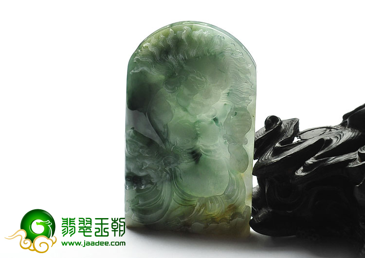 糯冰种飘花略带黄翡缅甸翡翠A货降龙罗汉挂件