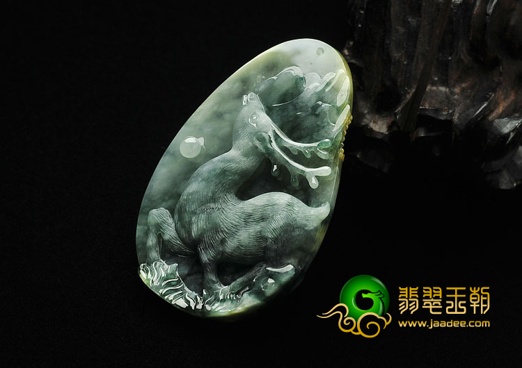 糯冰种飘花略带黄翡缅甸翡翠A货鹿挂件
