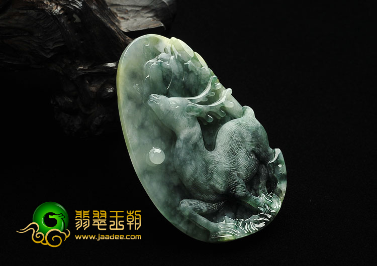糯冰种飘花略带黄翡缅甸翡翠A货鹿挂件