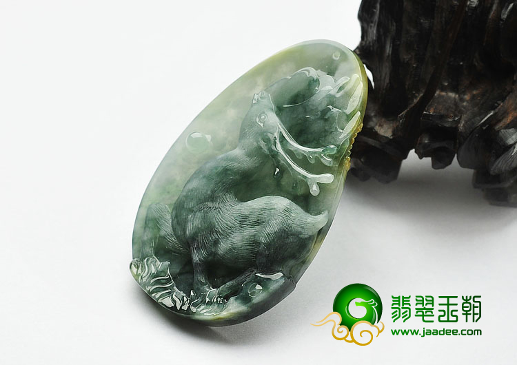 糯冰种飘花略带黄翡缅甸翡翠A货鹿挂件