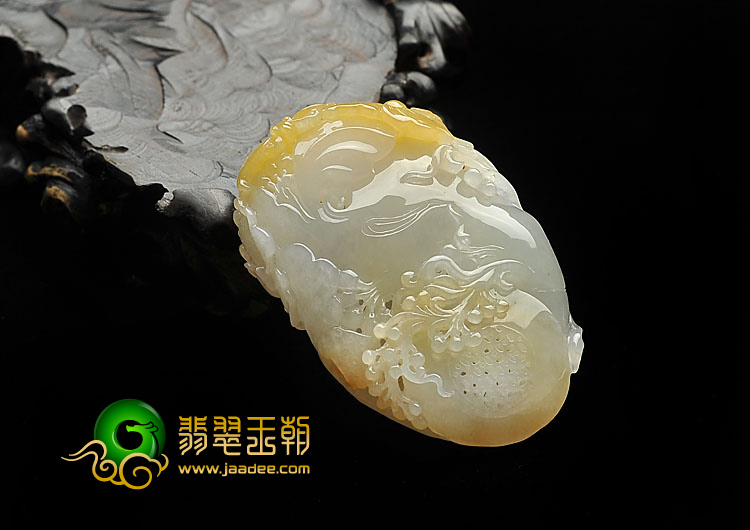 糯冰种黄翡缅甸翡翠A货凤戏牡丹挂件