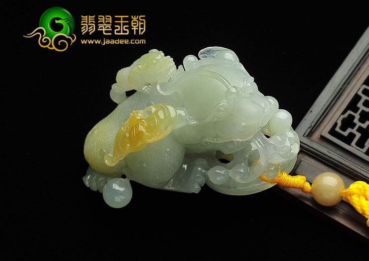 糯冰种晴水黄翡缅甸翡翠A货貔貅手玩件