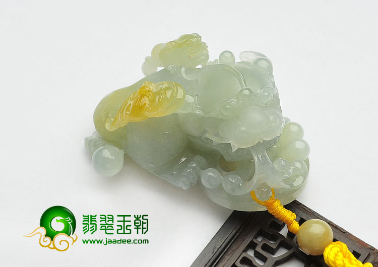 糯冰种晴水黄翡缅甸翡翠A货貔貅手玩件