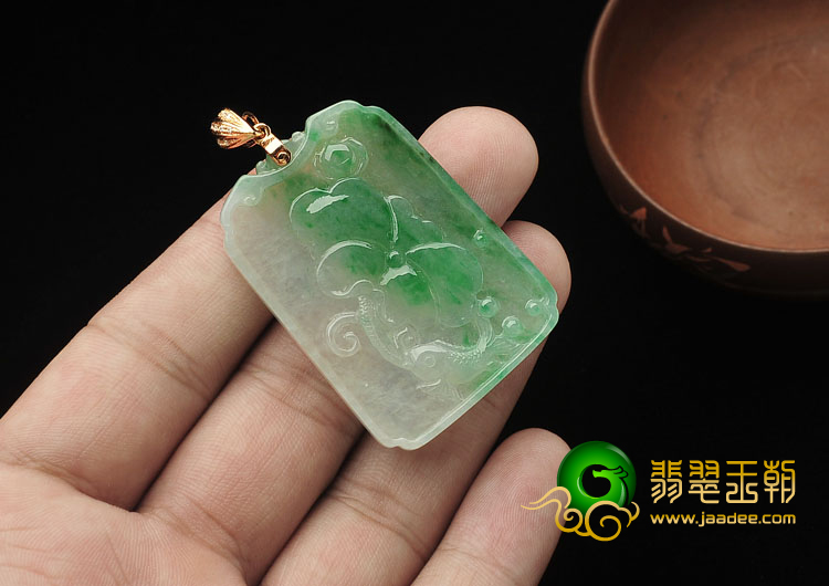 糯冰种飘翠缅甸翡翠A货年年有余挂件