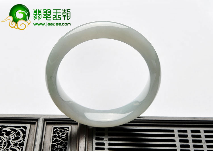 糯冰种晴水缅甸翡翠A货手镯（52mm）