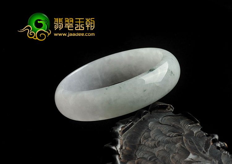 糯冰种略飘花缅甸翡翠A货手镯（58.7mm）