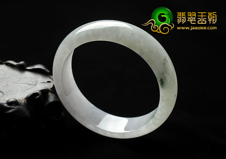 糯冰种略飘花缅甸翡翠A货手镯（58.7mm）