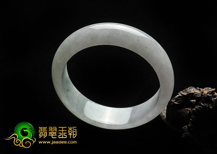 糯冰种略飘花缅甸翡翠A货手镯（58.7mm）