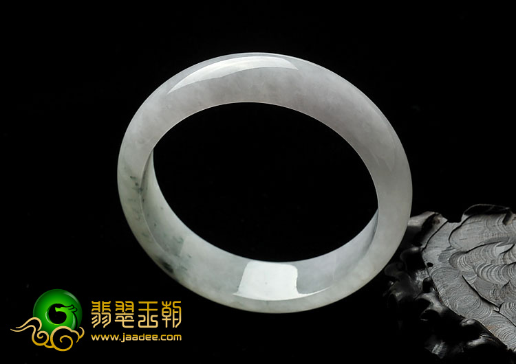 糯冰种略飘花缅甸翡翠A货手镯（58.7mm）