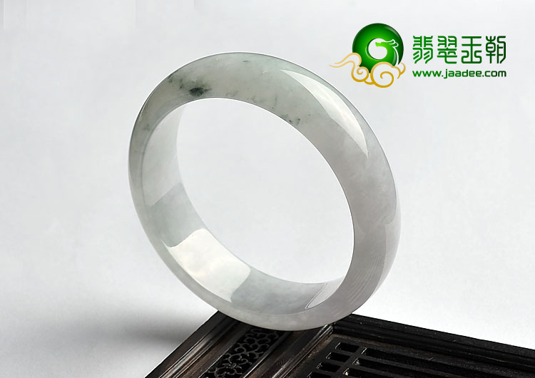 糯冰种略飘花缅甸翡翠A货手镯（58.7mm）