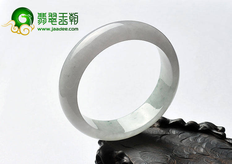 糯冰种略飘花缅甸翡翠A货手镯（58.7mm）