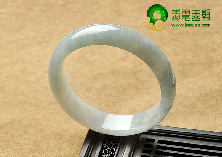 糯冰种飘花缅甸翡翠A货手镯（61.8mm）
