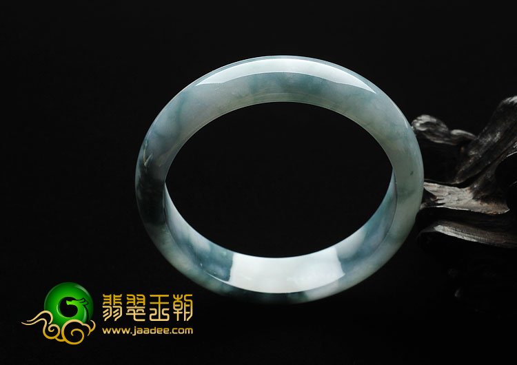 糯冰种飘花缅甸翡翠A货手镯（58.9mm）
