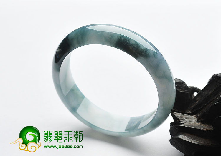 糯冰种飘花缅甸翡翠A货手镯（58.9mm）