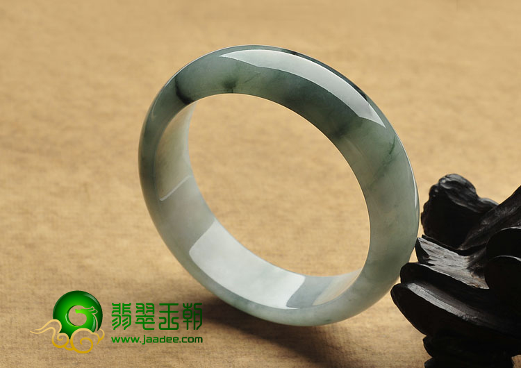 糯冰种飘花缅甸翡翠A货手镯（59mm）