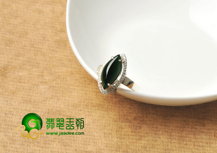 冰玻种墨翠缅甸翡翠A货镶银戒指（水钻）