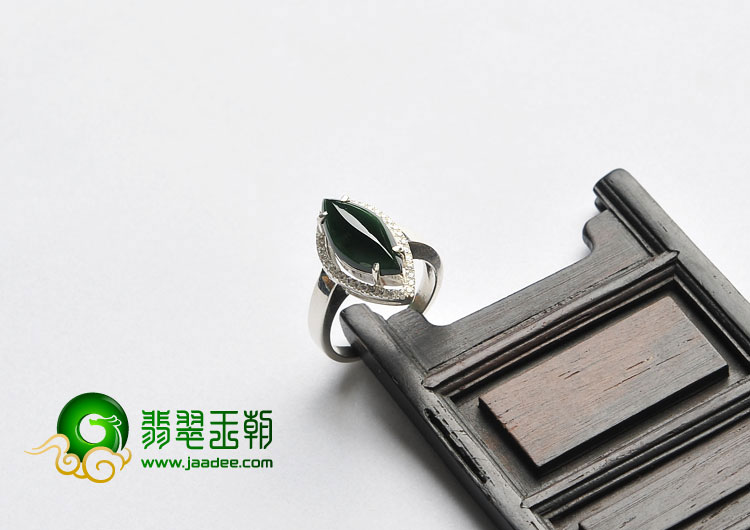 冰玻种墨翠缅甸翡翠A货镶银戒指（水钻）