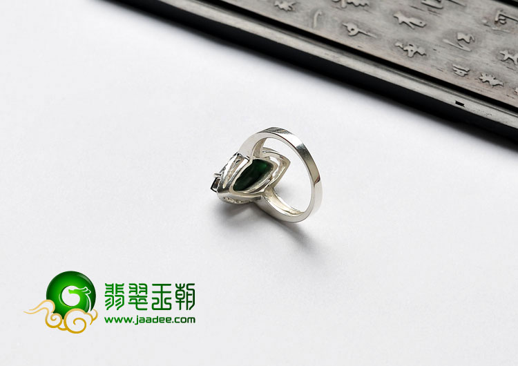 冰玻种墨翠缅甸翡翠A货镶银戒指（水钻）