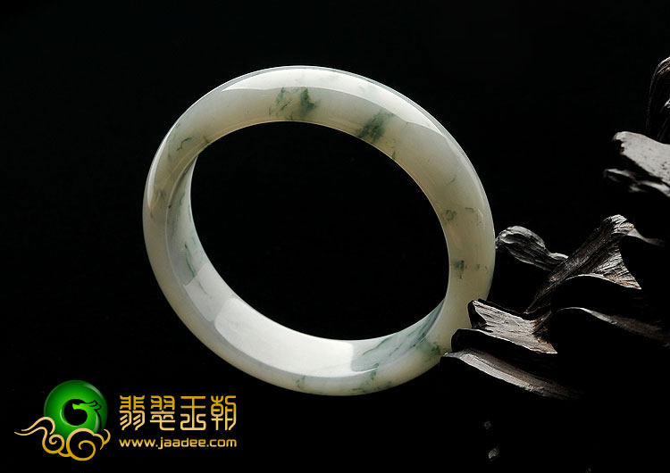 糯冰种飘花缅甸翡翠A货手镯（58.7mm）