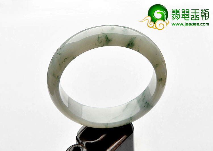糯冰种飘花缅甸翡翠A货手镯（58.7mm）