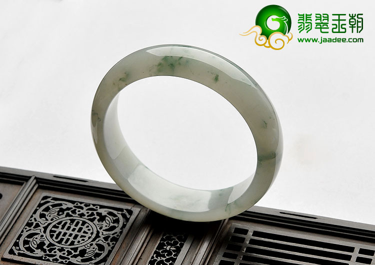 糯冰种飘花缅甸翡翠A货手镯（58.7mm）