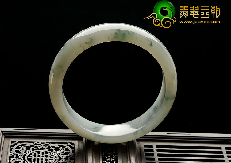 糯冰种飘花缅甸翡翠A货手镯（58.7mm）