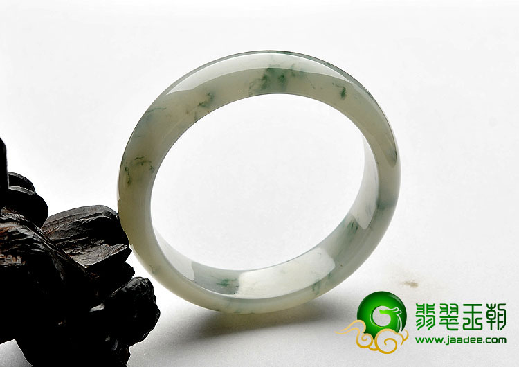 糯冰种飘花缅甸翡翠A货手镯（58.7mm）