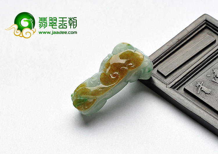 糯冰种三彩缅甸翡翠A货貔貅挂件