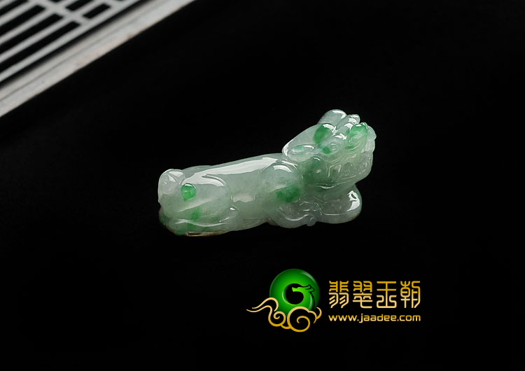 糯冰种三彩缅甸翡翠A货貔貅挂件