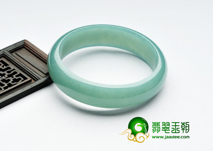 糯冰种绿晴水缅甸翡翠A货手镯（57.9mm）