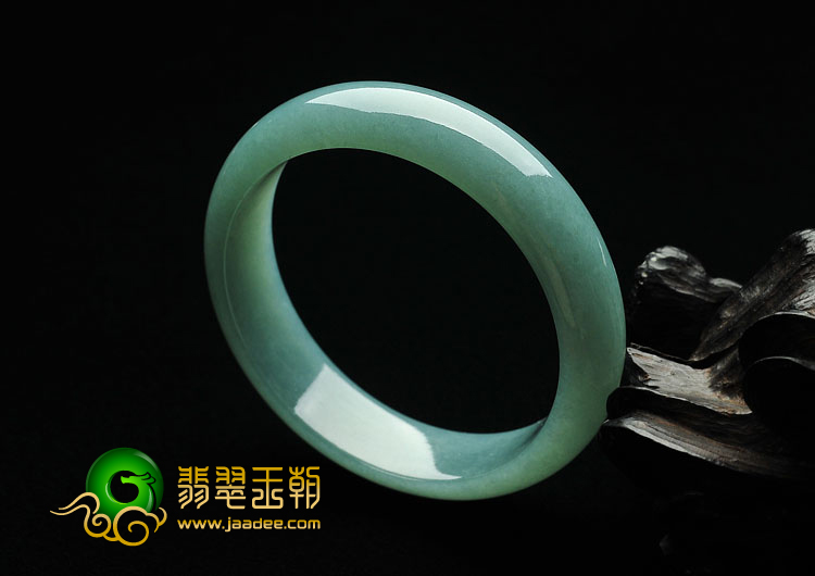 糯冰种绿晴水缅甸翡翠A货手镯（57.9mm）