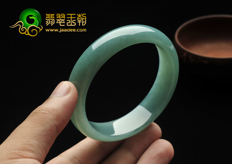 糯冰种绿晴水缅甸翡翠A货手镯（57.9mm）